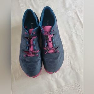 Merrell slipon sneakers size 10 EUC dark blue and raspberry